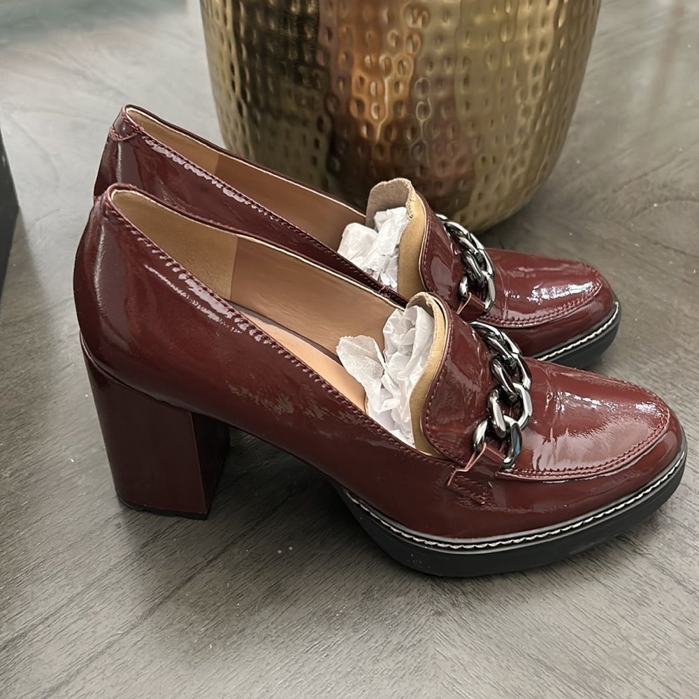 Naturalizer Callie Patent Leather Chain Detail Lug Sole Moc Loafer Pumps (WIDE) - Picture 5 of 9